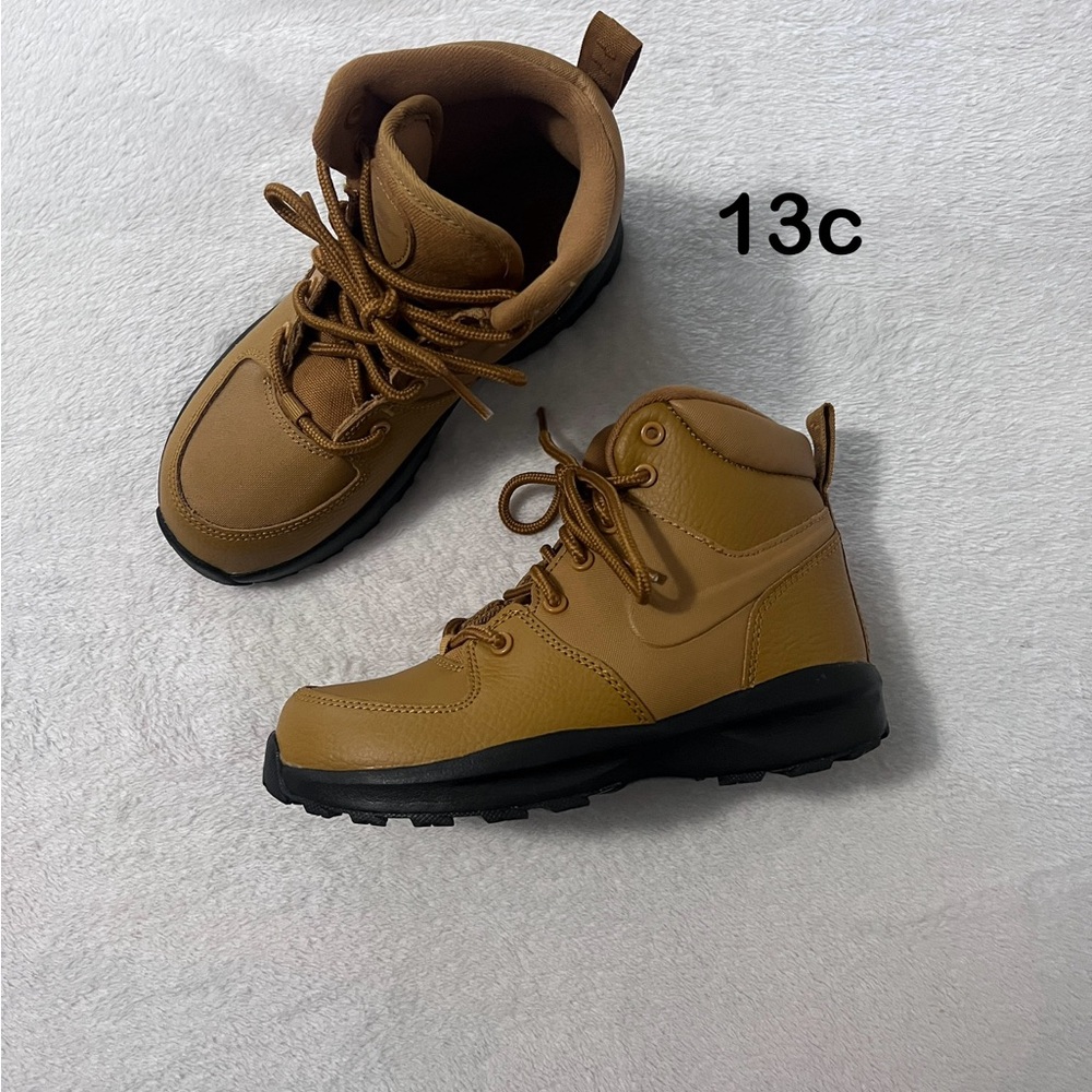 Nike Brown Rugged Boots for Outdoor Adventures